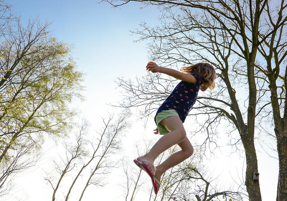 Comment éviter qu'un trampoline s'envole ?
